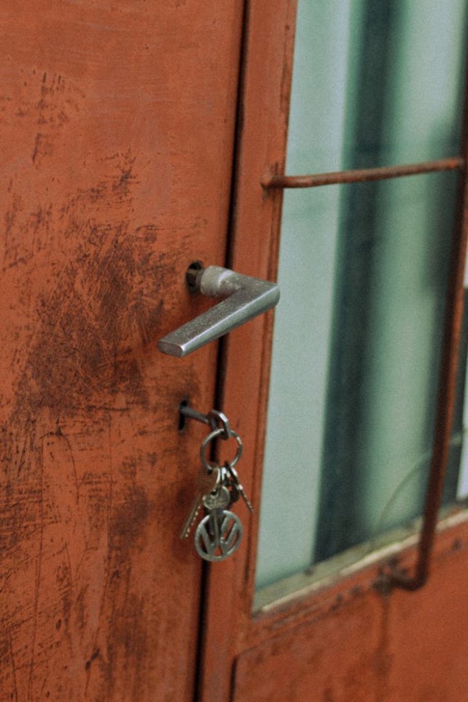 pexels-photo-15879874 Porte claquée ou fermée à clé